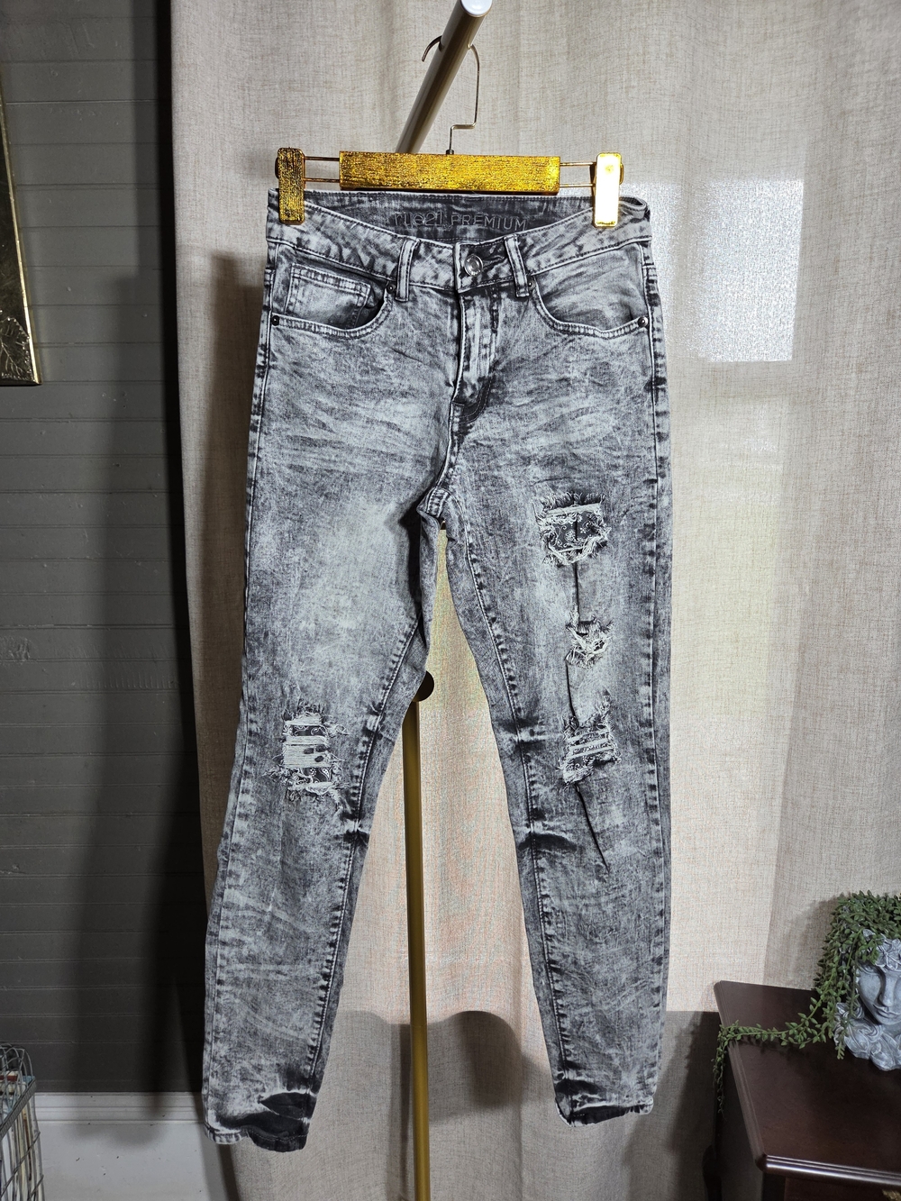Premium Distressed Rue 21 Men's Grey Acid-Wash Jeans